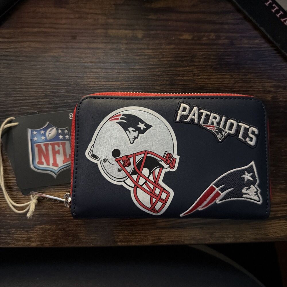 NEW Loungefly NFL New England Patriots Wallet embroidered patches blue zip close